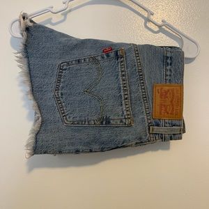 BOGO💕 High Rise Levi’s Cut Off Denim Shorts